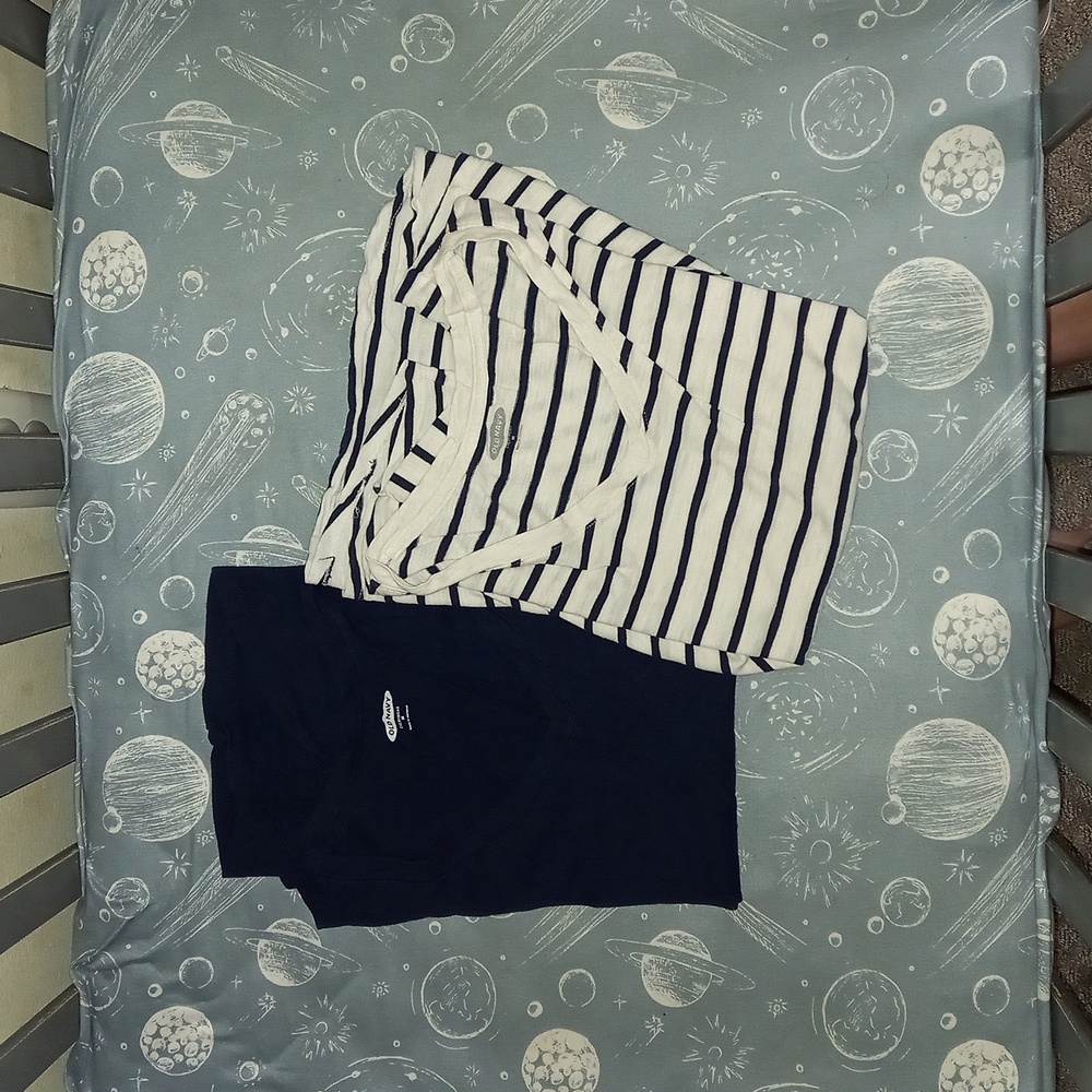 Old Navy Women's V-neck T-Shirts Navy and White/Navy Striped Size Medium